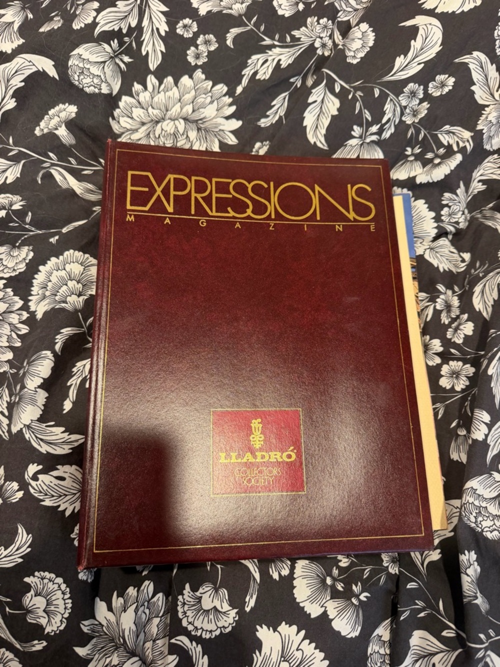 Vintage Lladro Expressions Binder Magazines